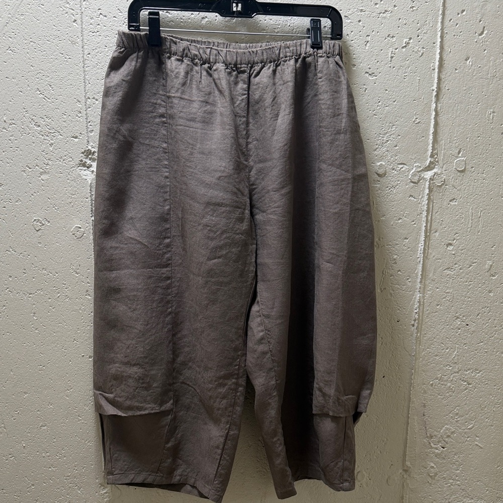 Chalet Women's Cropped Pants in Taupe